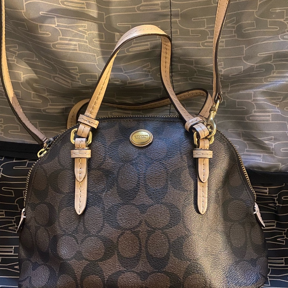 Coach purse - Picture 2 of 4